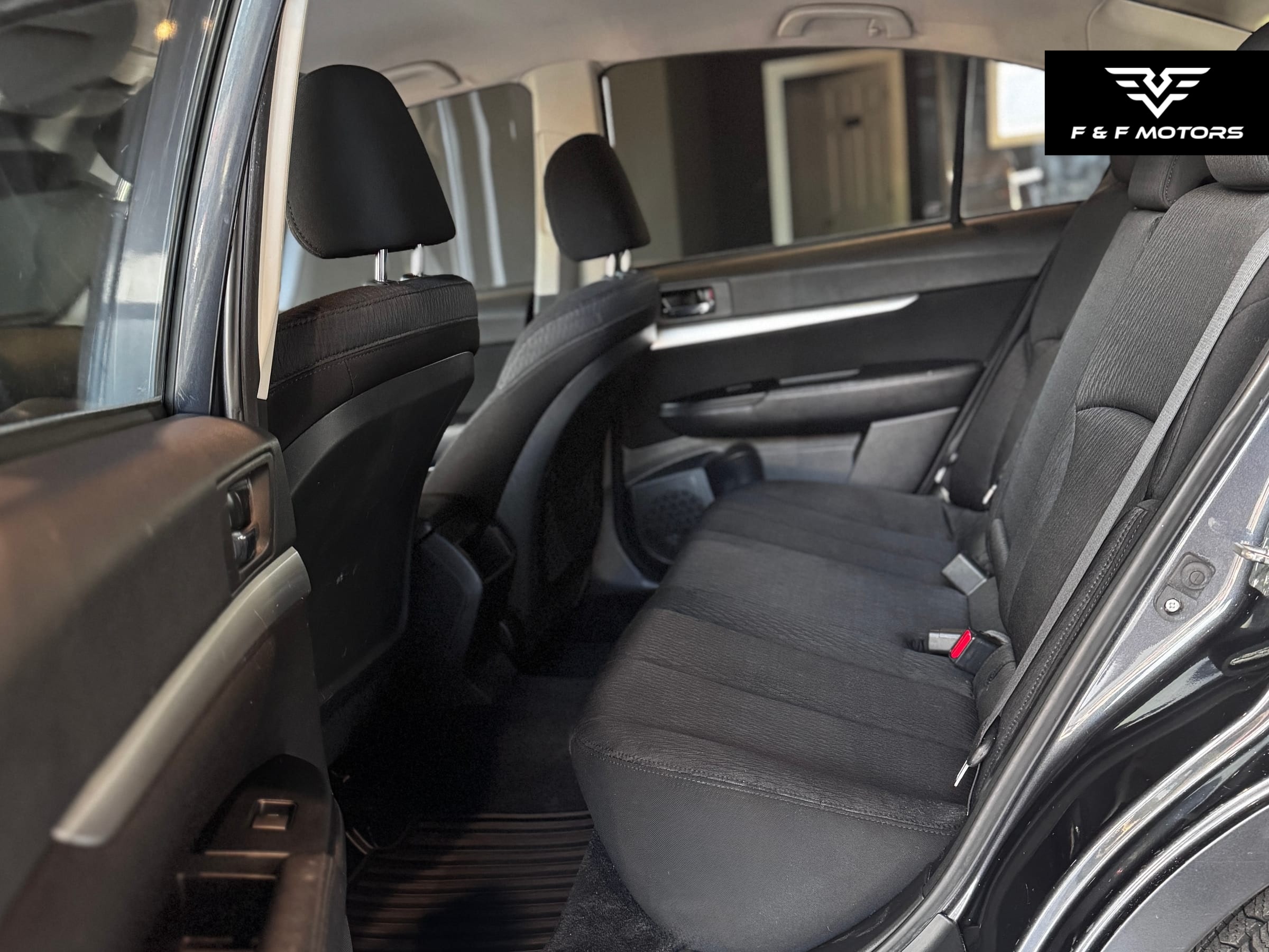2010 Subaru Legacy 2.5i Premium — Interior