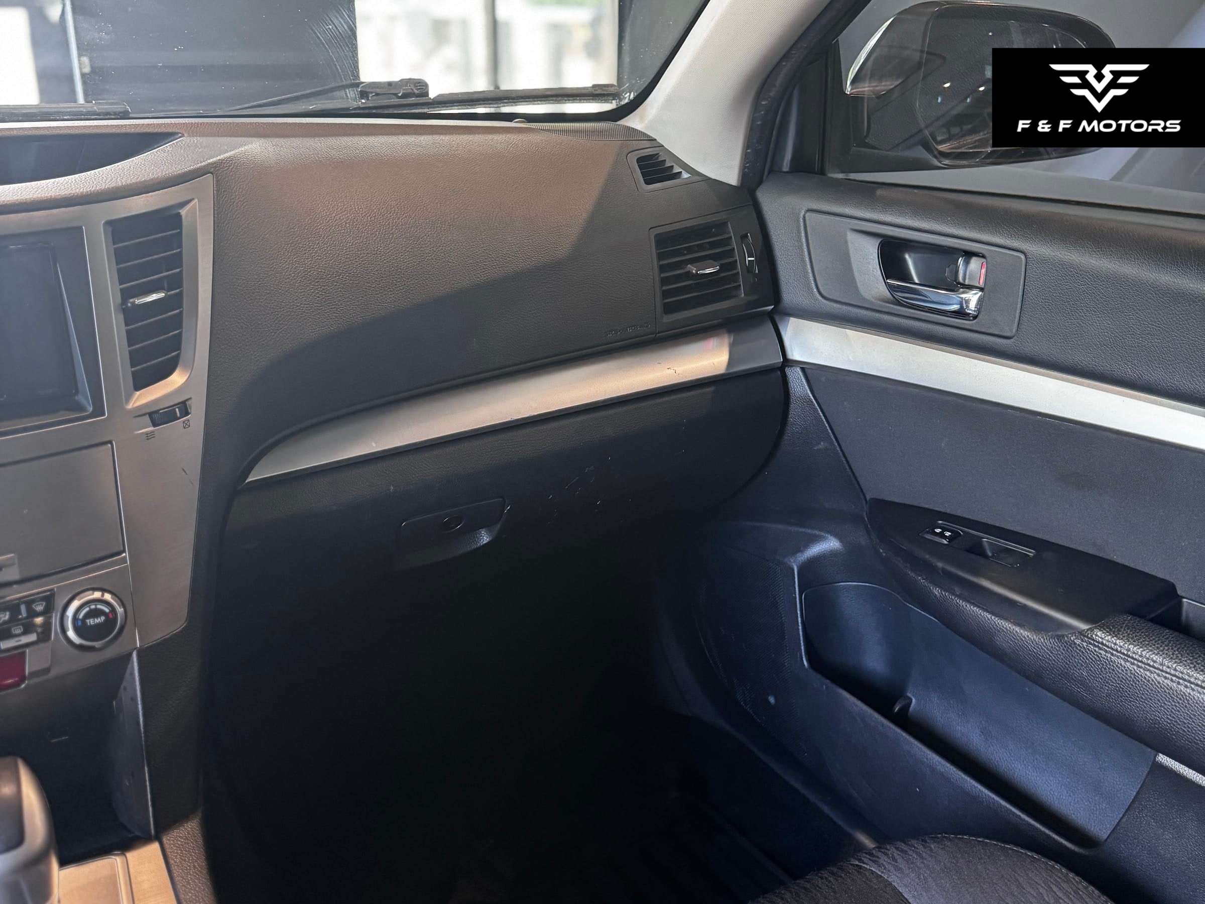 2010 Subaru Legacy 2.5i Premium — Interior