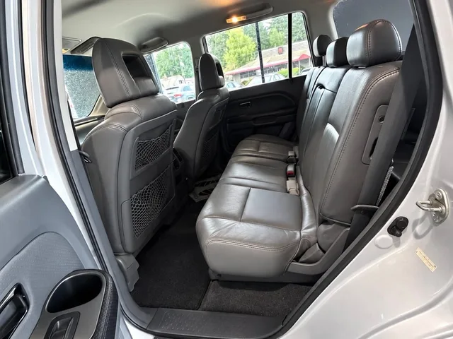2003 Honda Pilot EX-L: Wood-grain interior trim accents