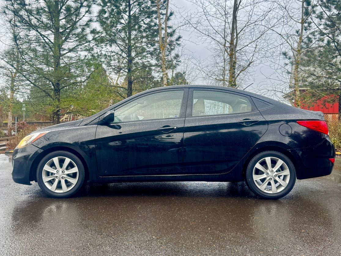 2013 HYUNDAI Accent GLS Premium/ SE - Photo 4