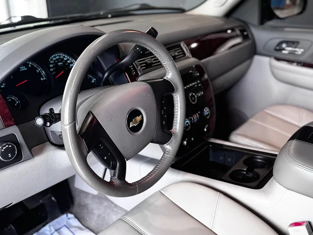 2009 Chevrolet Tahoe LT1 — Interior · Photo 9