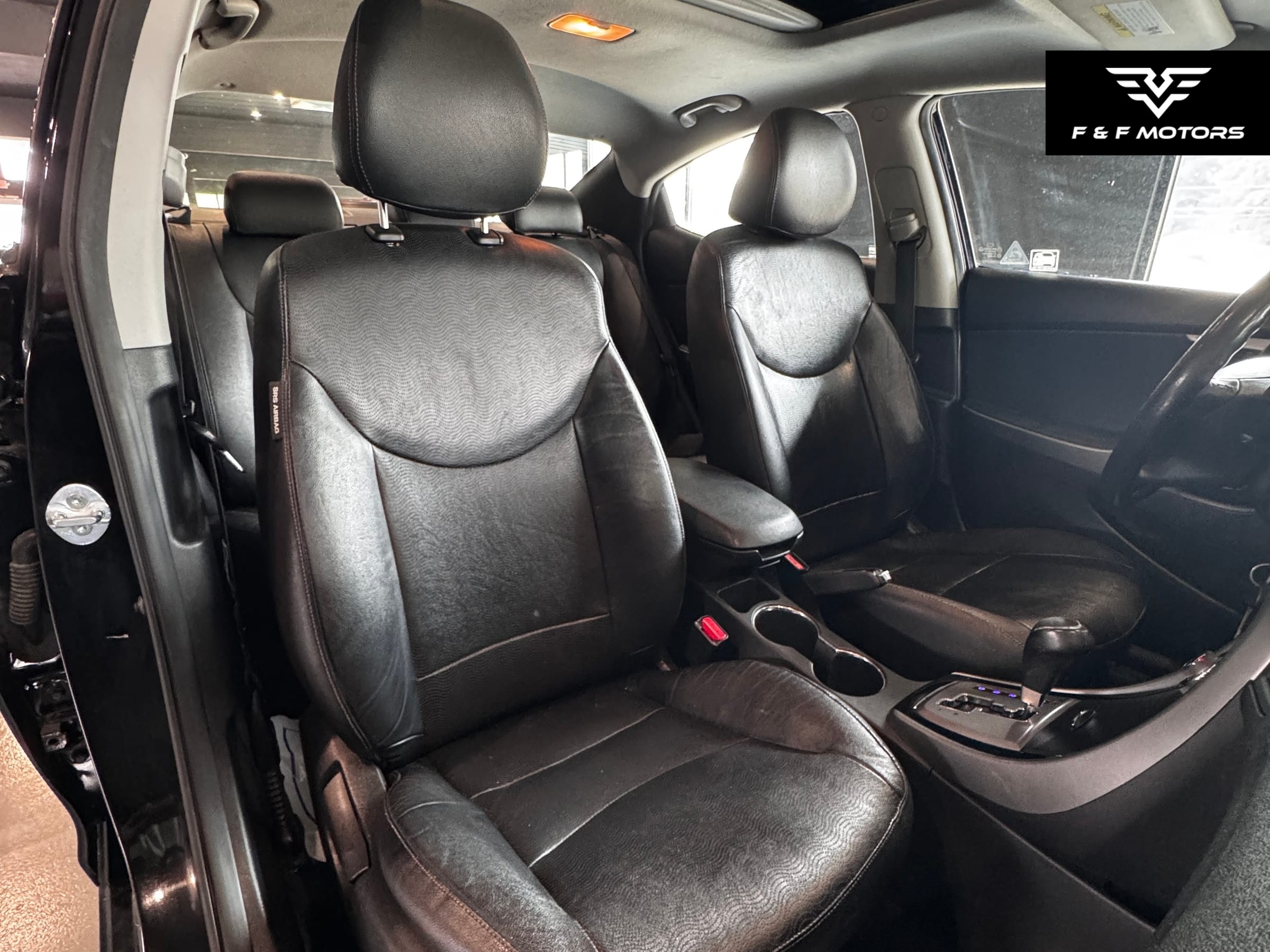 2013 Hyundai Elantra Limited — Interior