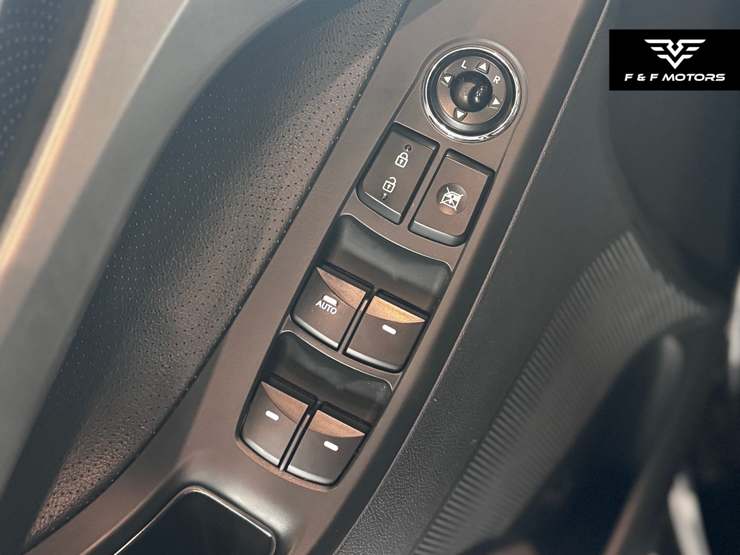 2013 Hyundai Elantra Limited — Interior