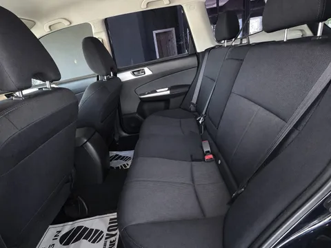 2009 Subaru Forester 2.5X — Interior