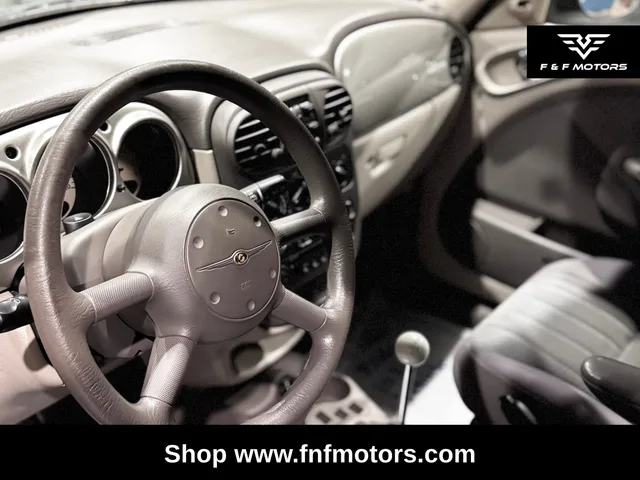 2004 Chrysler PT Cruiser Base Classic — Interior · Photo 8