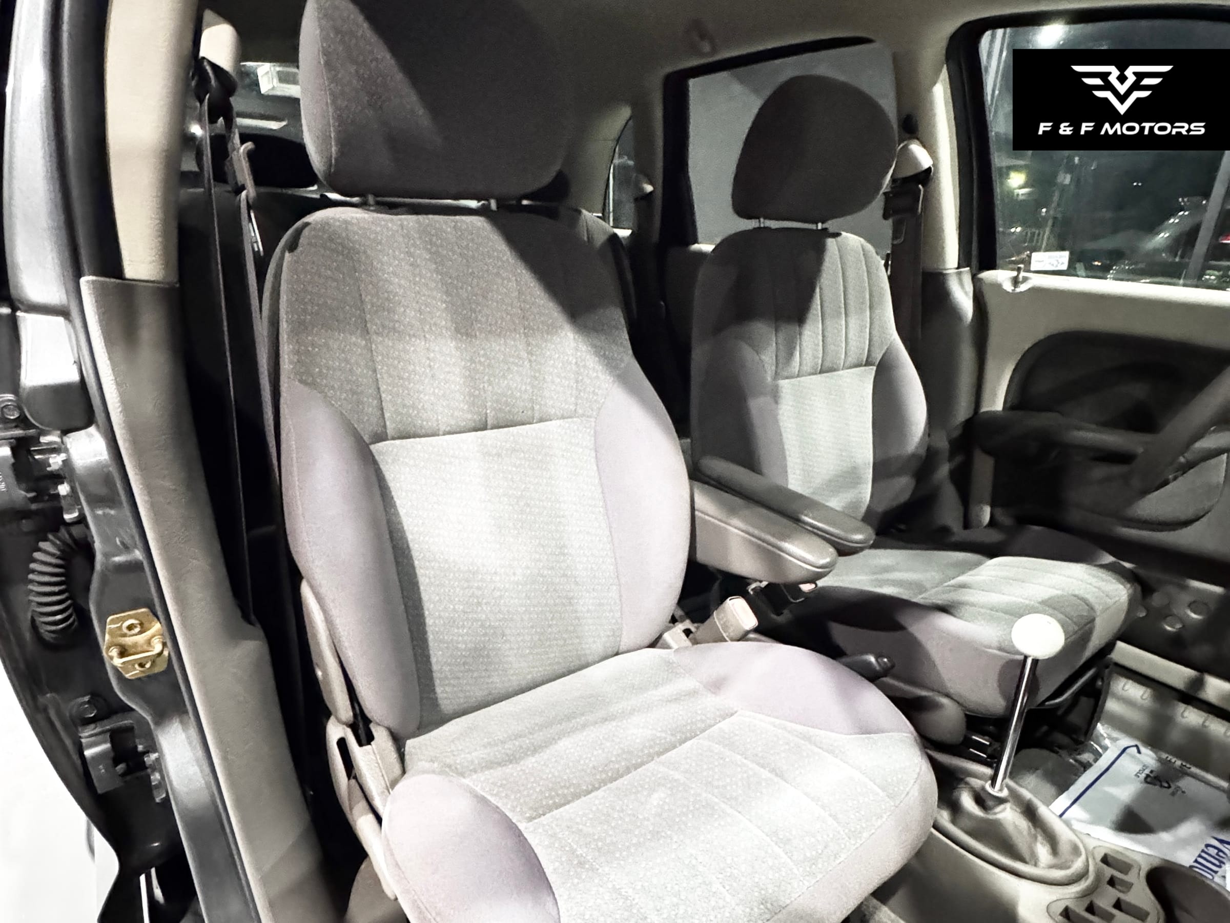 2004 Chrysler PT Cruiser Base/Classic — Interior