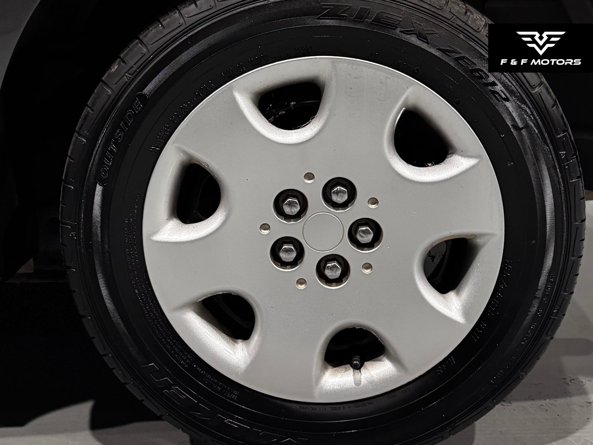 2004 Chrysler PT Cruiser Base/Classic — Wheels