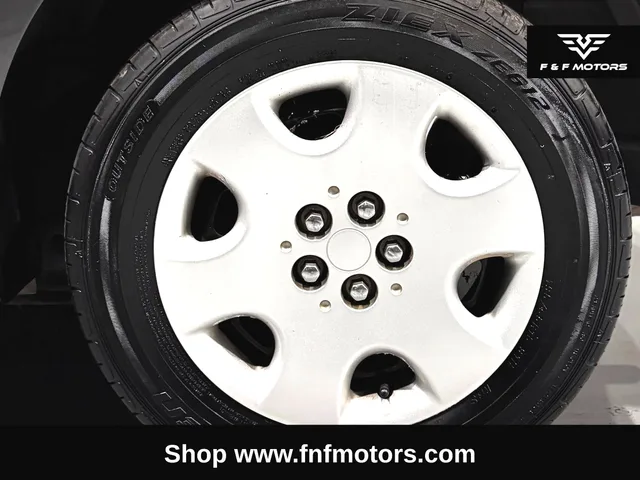 2004 Chrysler PT Cruiser Base Classic — Wheels · Photo 16