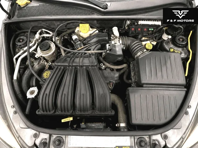 2004 Chrysler PT Cruiser Base Classic — Engine · Photo 17