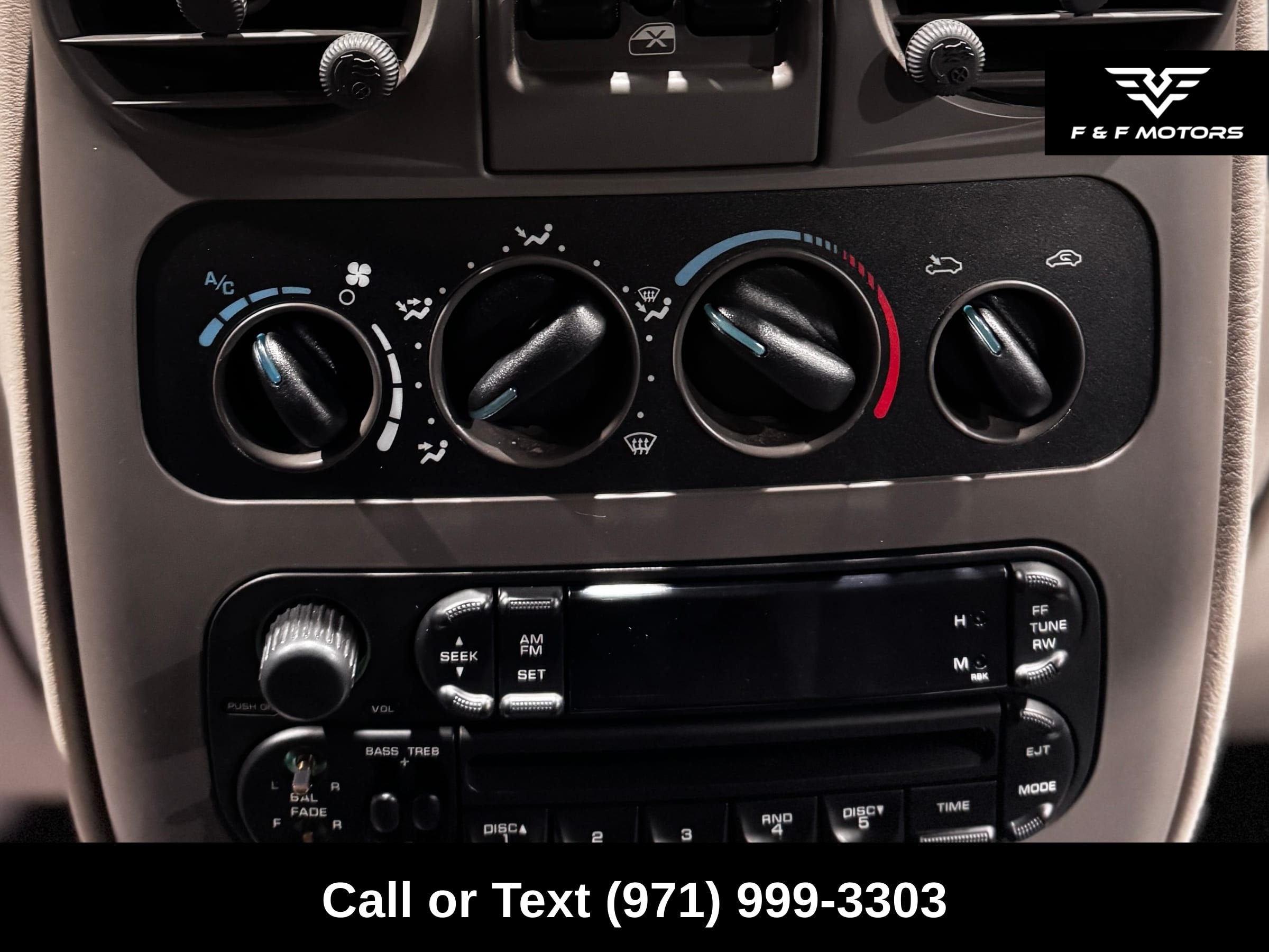 2004 Chrysler PT Cruiser Base/Classic — Interior