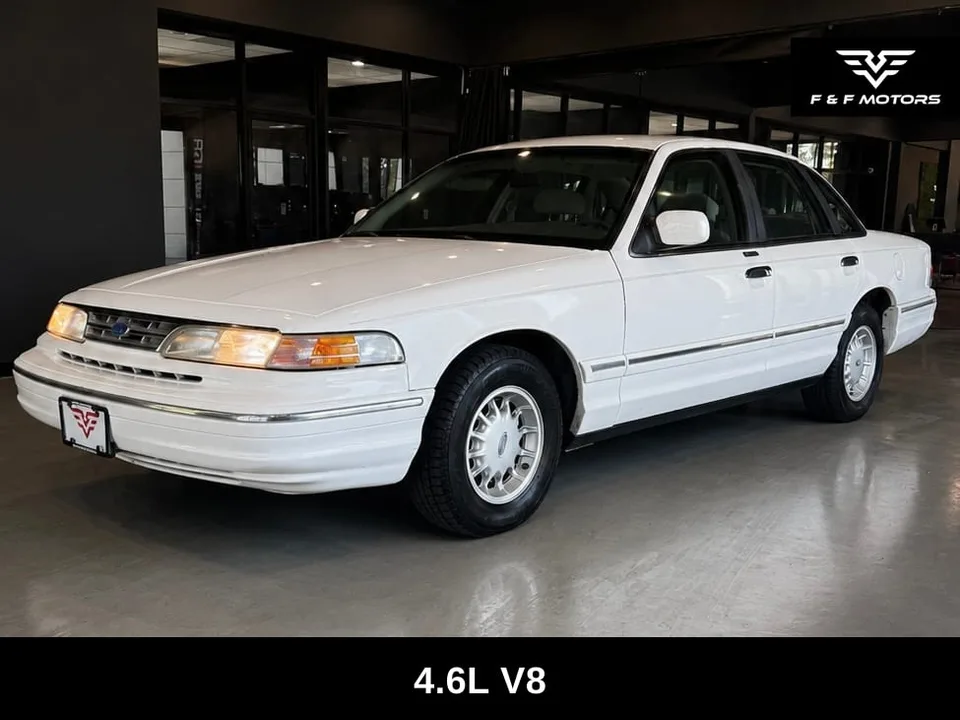 1996 Ford Crown Victoria LX — Engine