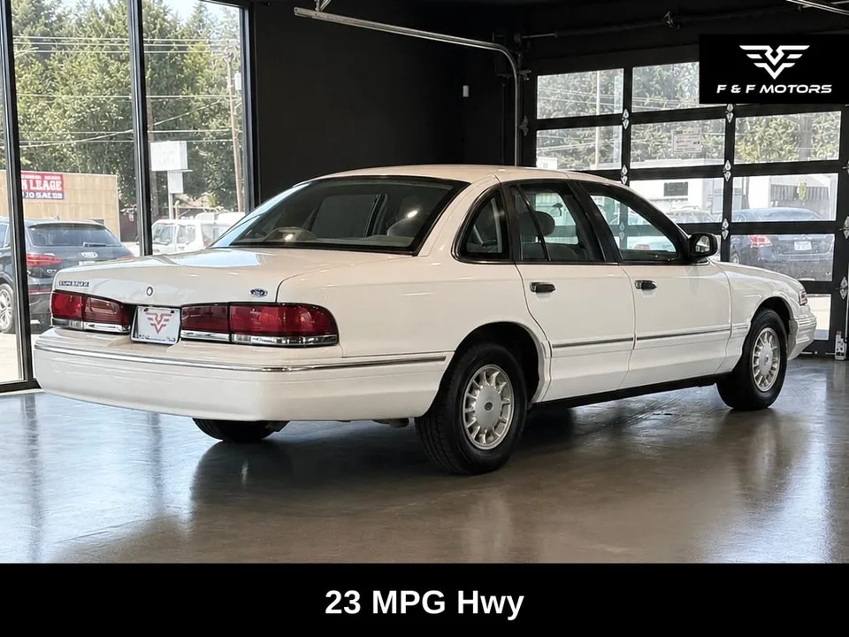 1996 Ford Crown Victoria LX — Engine