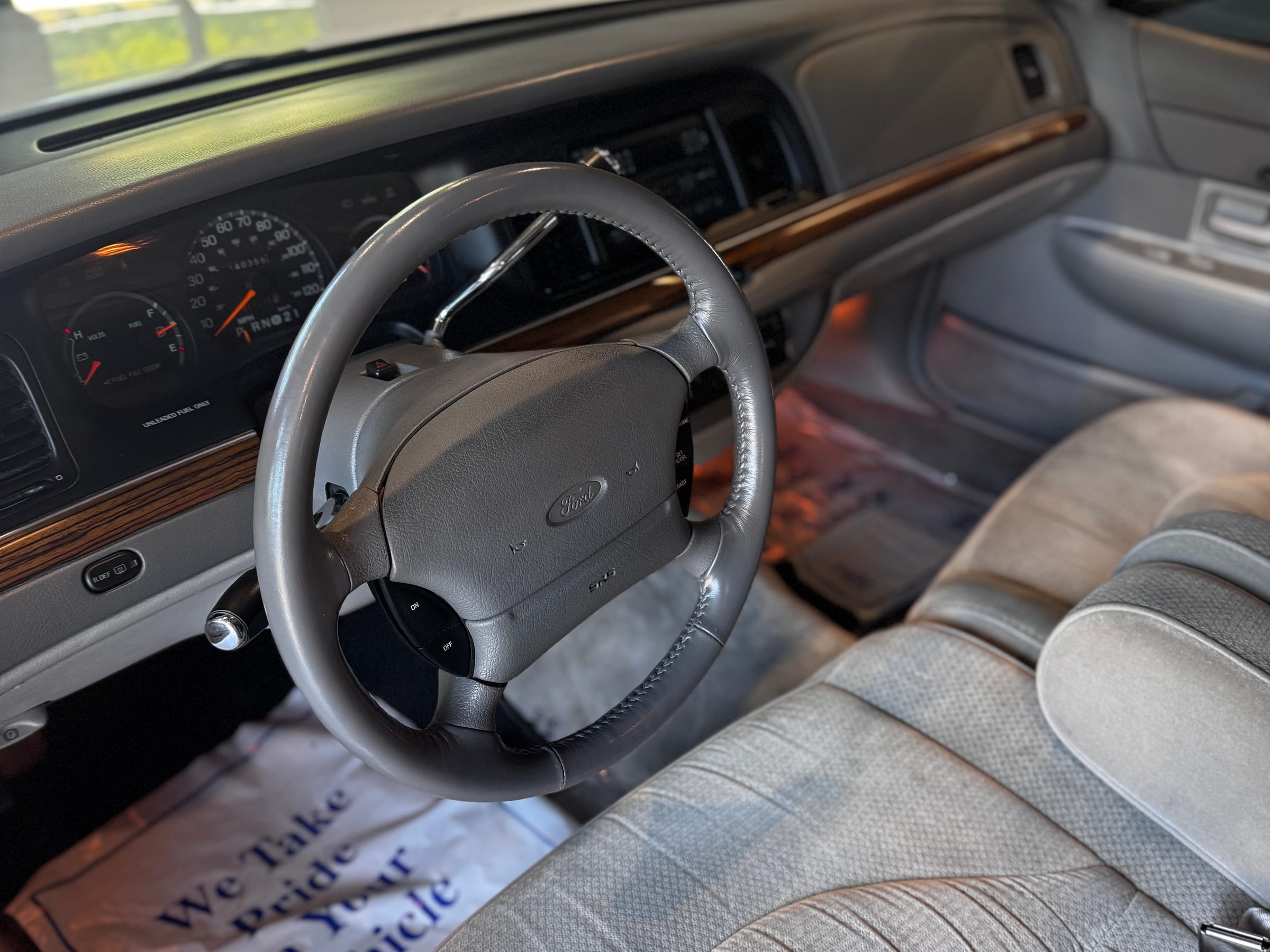 1996 Ford Crown Victoria LX — Interior