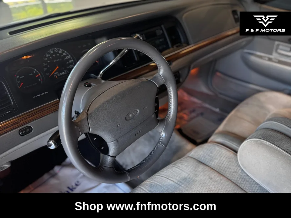 1996 Ford Crown Victoria LX — Interior