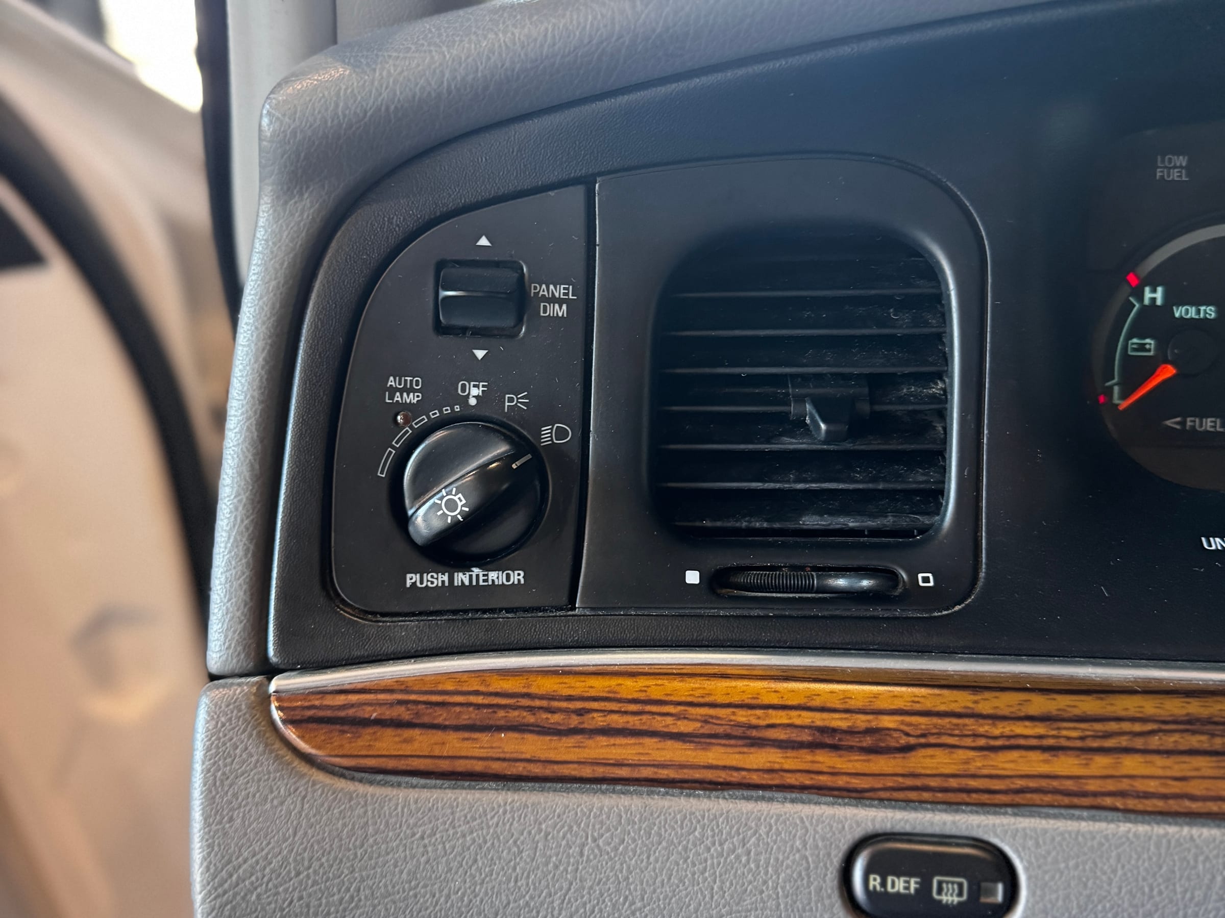 1996 Ford Crown Victoria LX — Interior