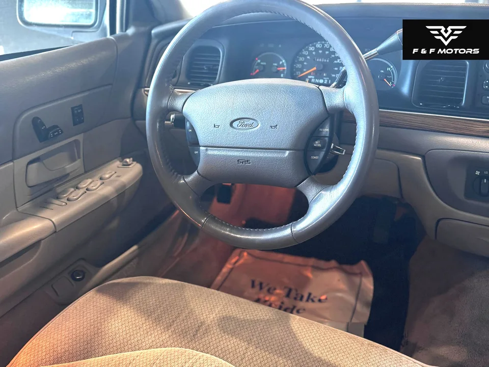 1996 Ford Crown Victoria LX — Interior