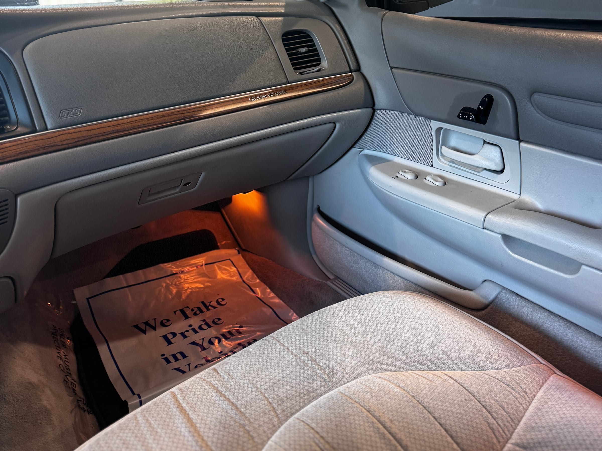 1996 Ford Crown Victoria LX photo 11