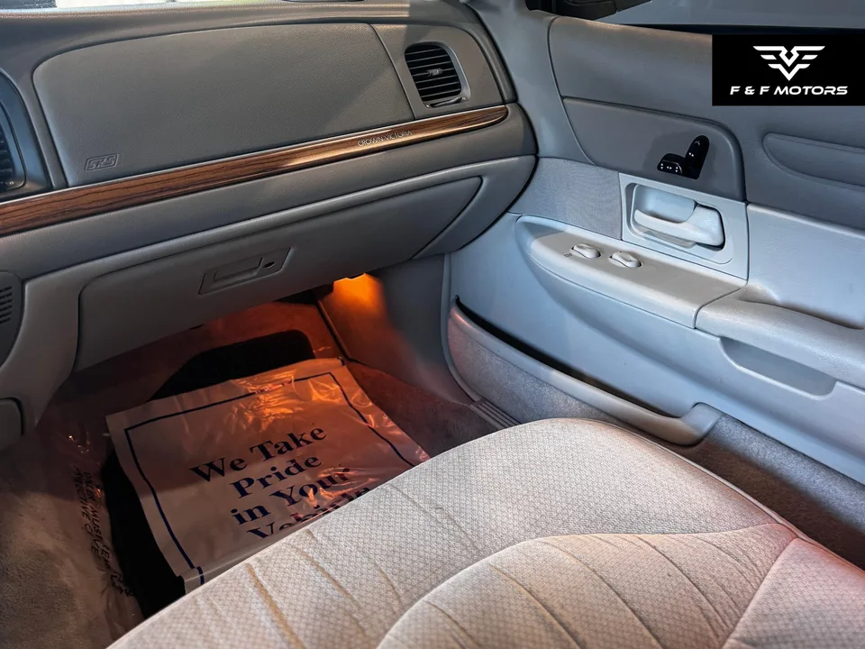 1996 Ford Crown Victoria LX photo 11