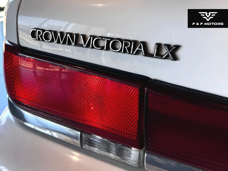 1996 Ford Crown Victoria LX photo 7
