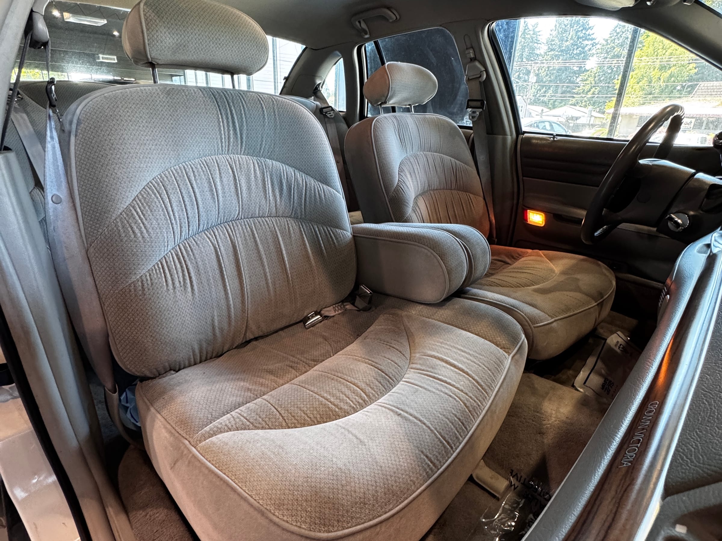 1996 Ford Crown Victoria LX — Interior