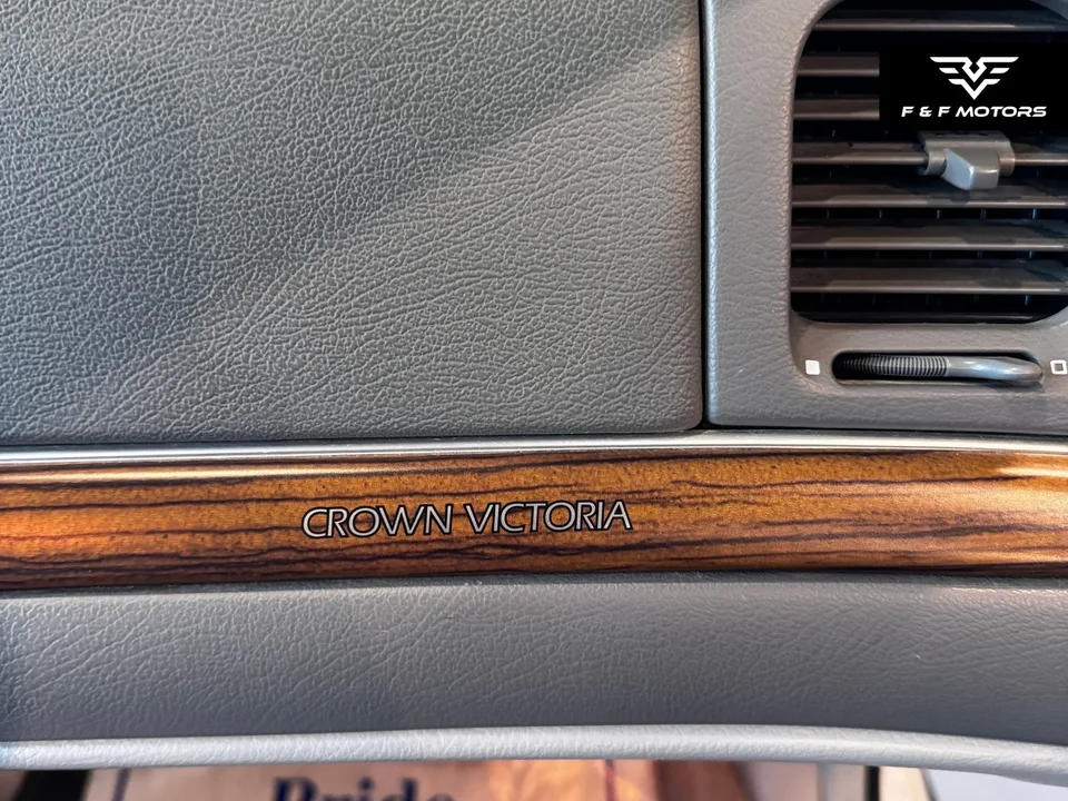 1996 Ford Crown Victoria LX — Interior