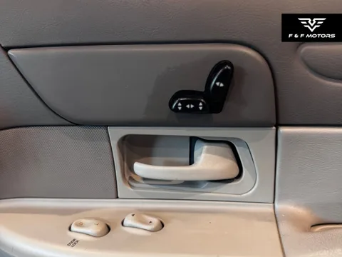 1996 Ford Crown Victoria LX — Interior