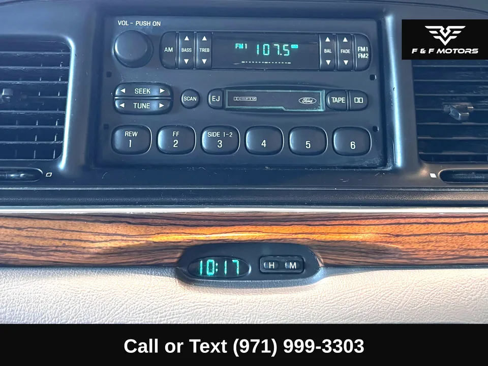 1996 Ford Crown Victoria LX photo 24