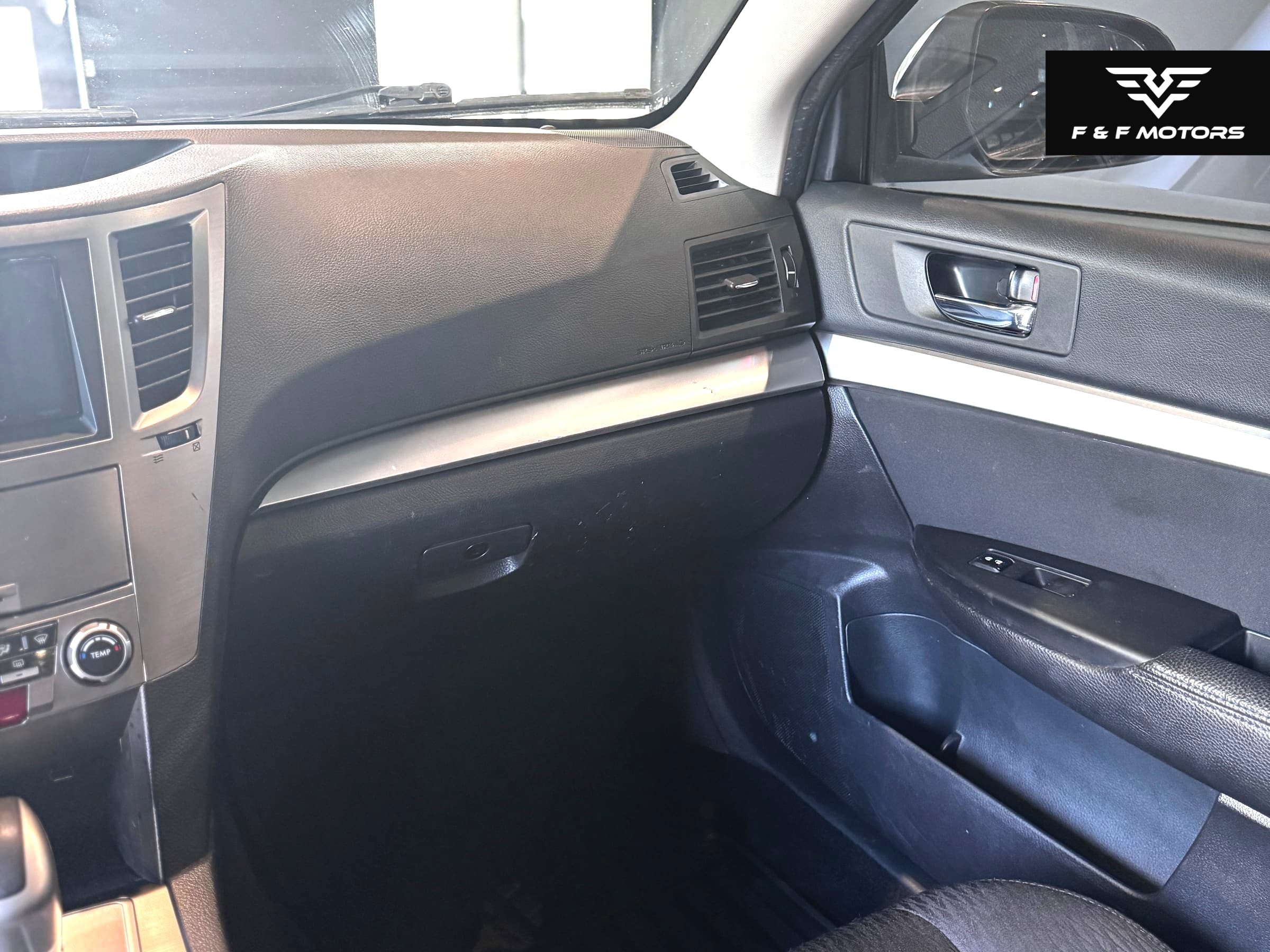 2010 Subaru Impreza 2.5i Premium — Interior