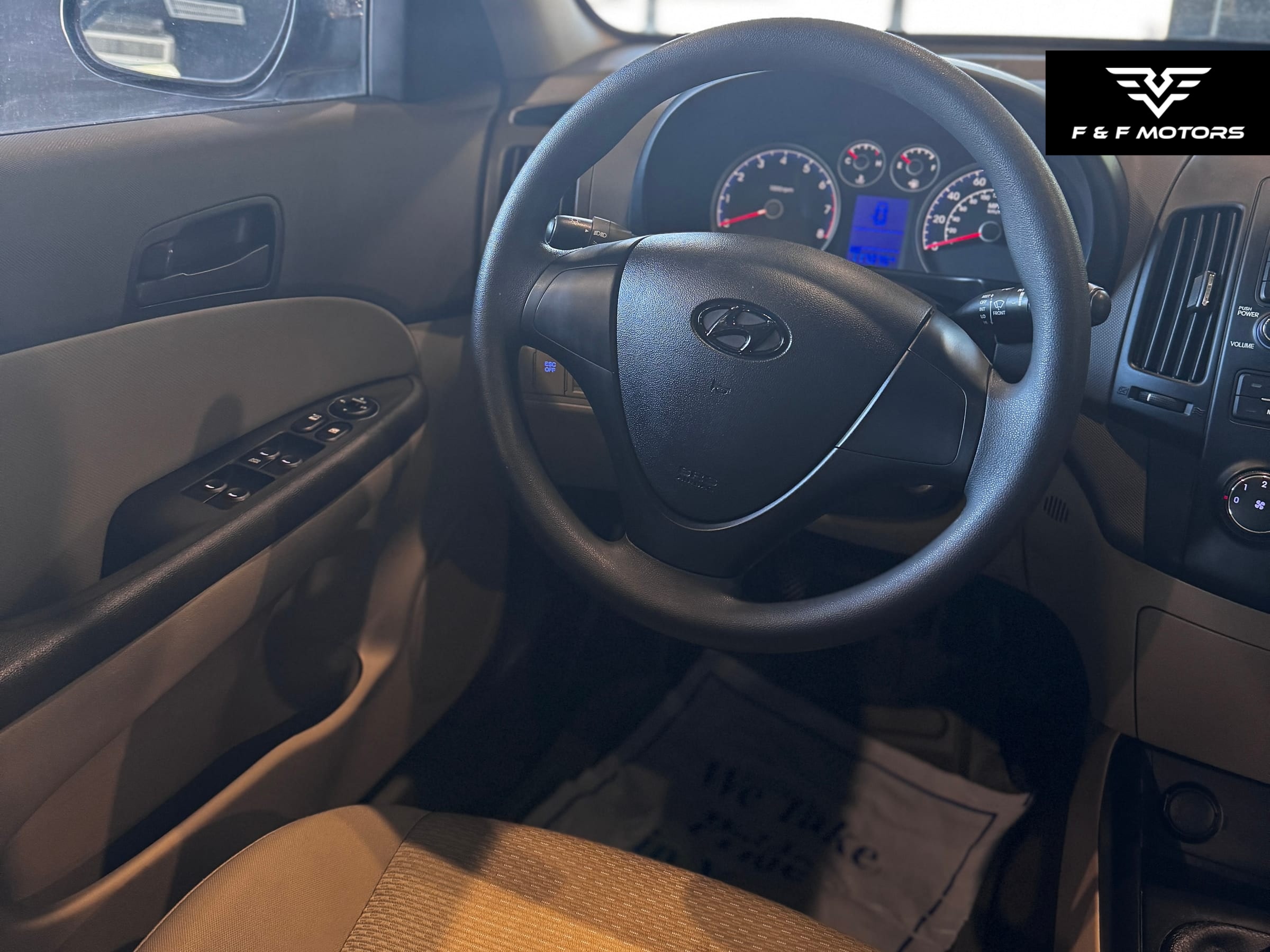 2010 Hyundai Elantra Touring GLS — Interior