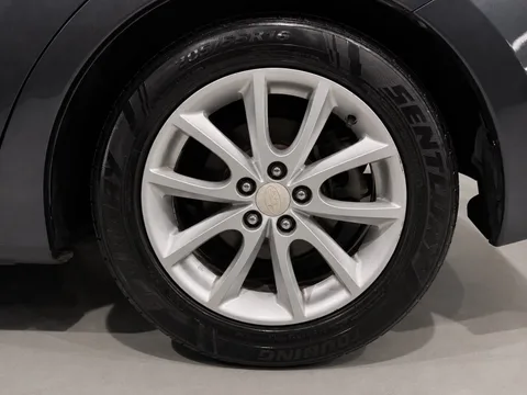2014 Subaru Impreza 2.0i Premium — Wheels