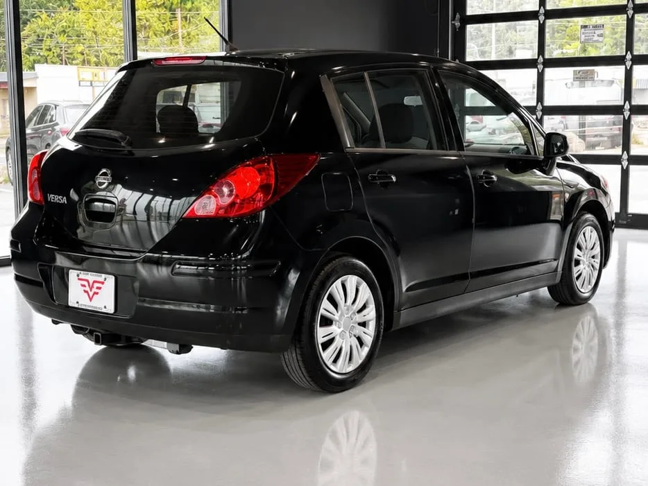 2012 Nissan Versa 1.8 S photo 3