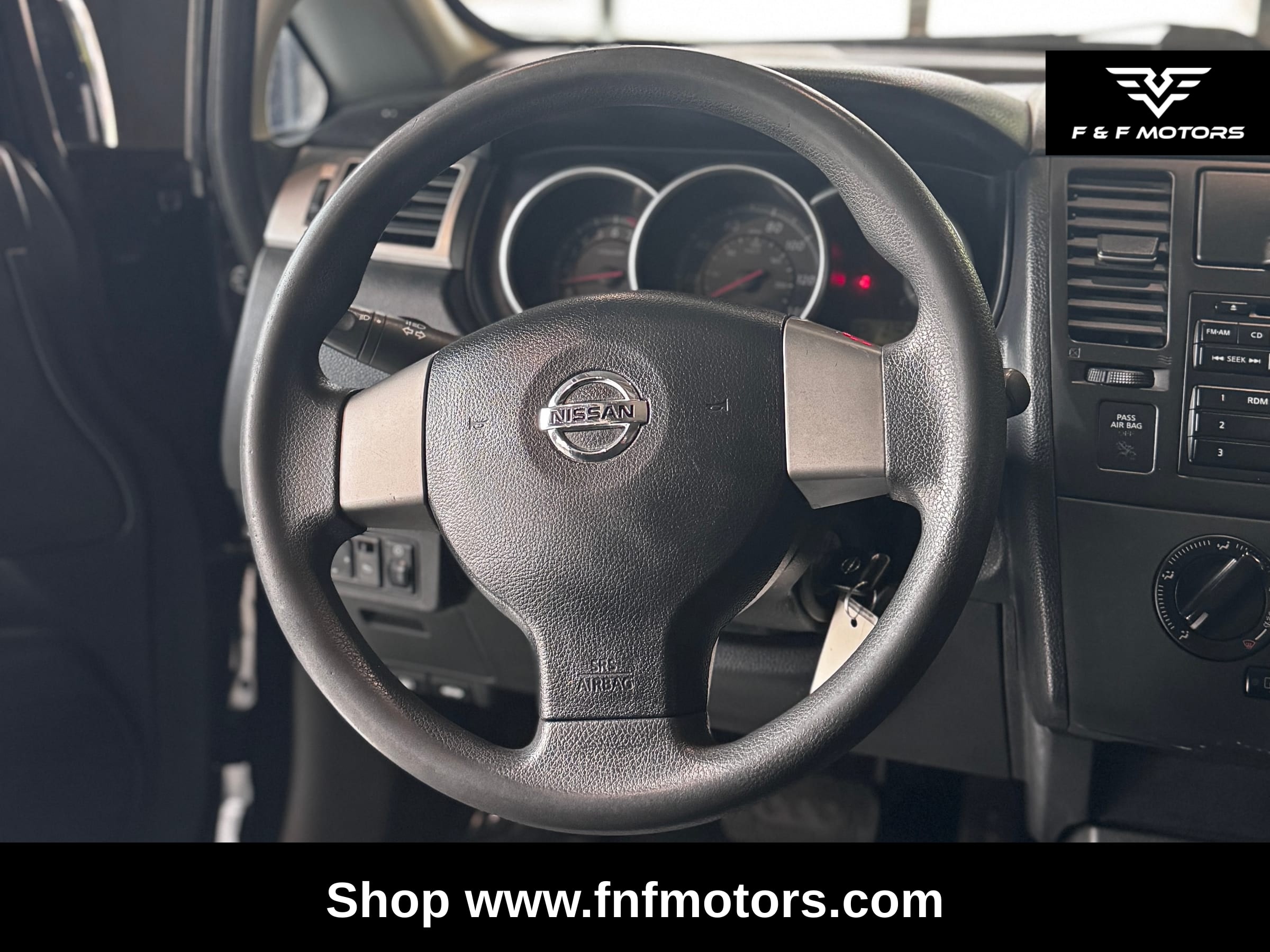 2012 Nissan Versa 1.8 S — Interior