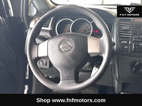 2012 Nissan Versa 1.8 S — Interior