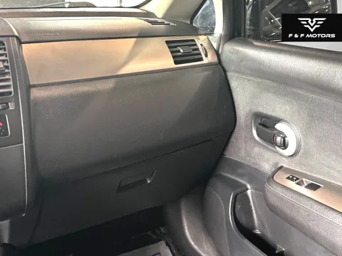 2012 Nissan Versa 1.8 S — Interior