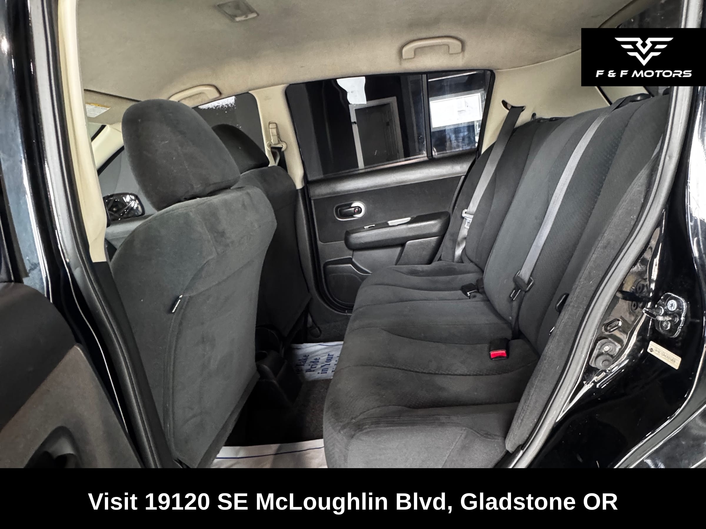 2012 Nissan Versa 1.8 S — Interior