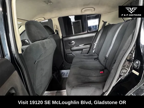 2012 Nissan Versa 1.8 S — Interior