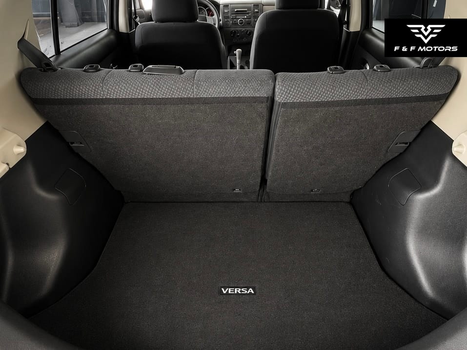 2012 Nissan Versa 1.8 S — Interior