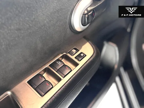 2012 Nissan Versa 1.8 S photo 15