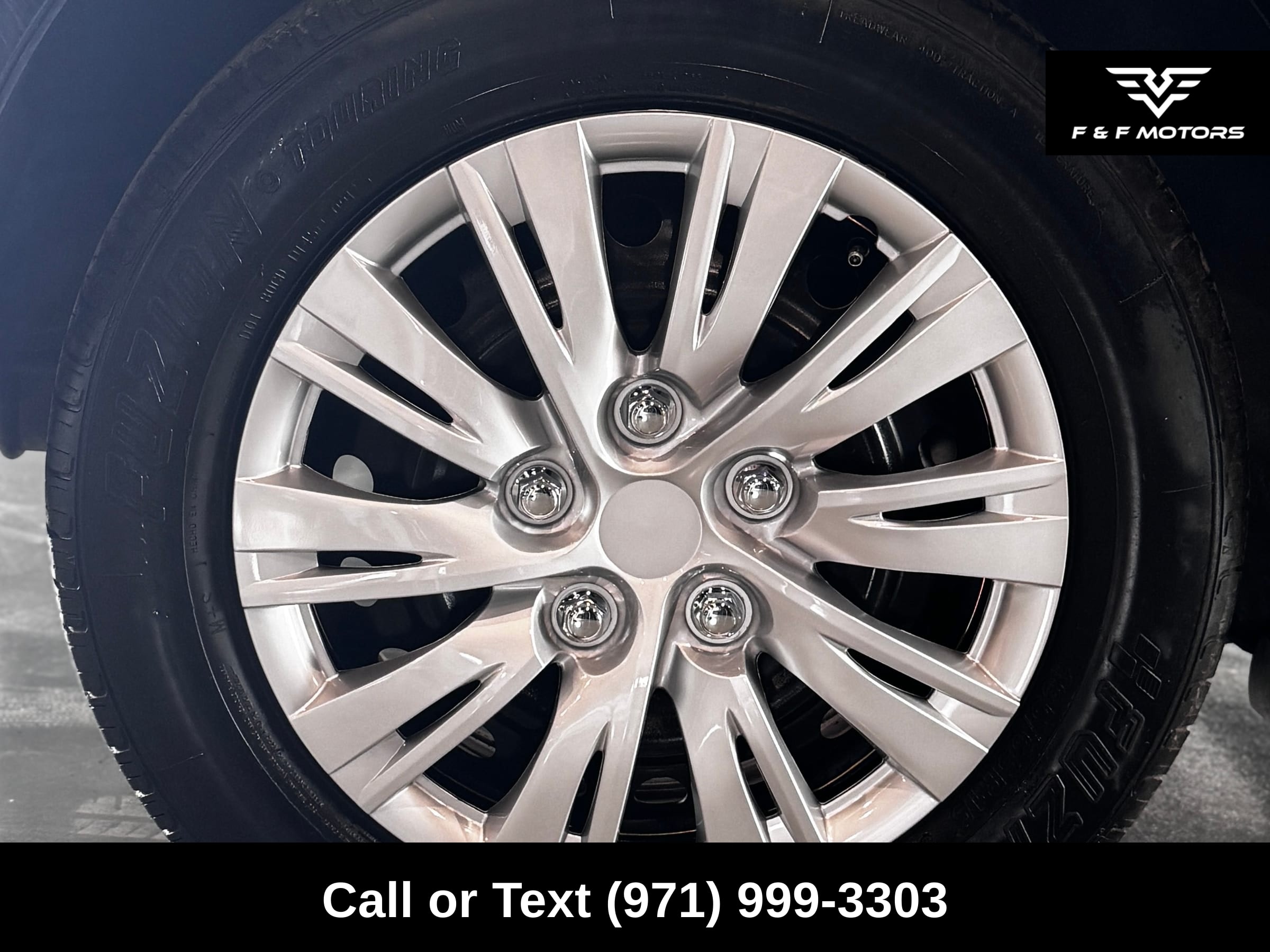 2012 Nissan Versa 1.8 S — Wheels