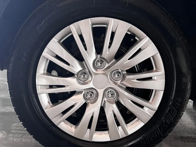2012 Nissan Versa 1.8 S — Wheels · Photo 19