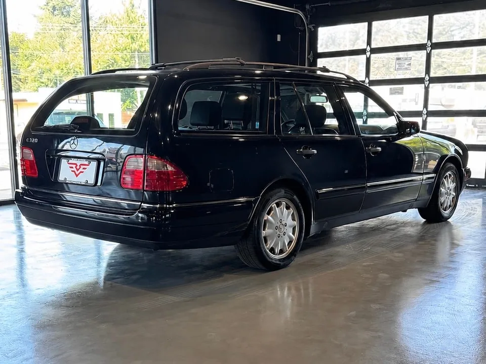 1998 Mercedes-Benz E 320 photo 3