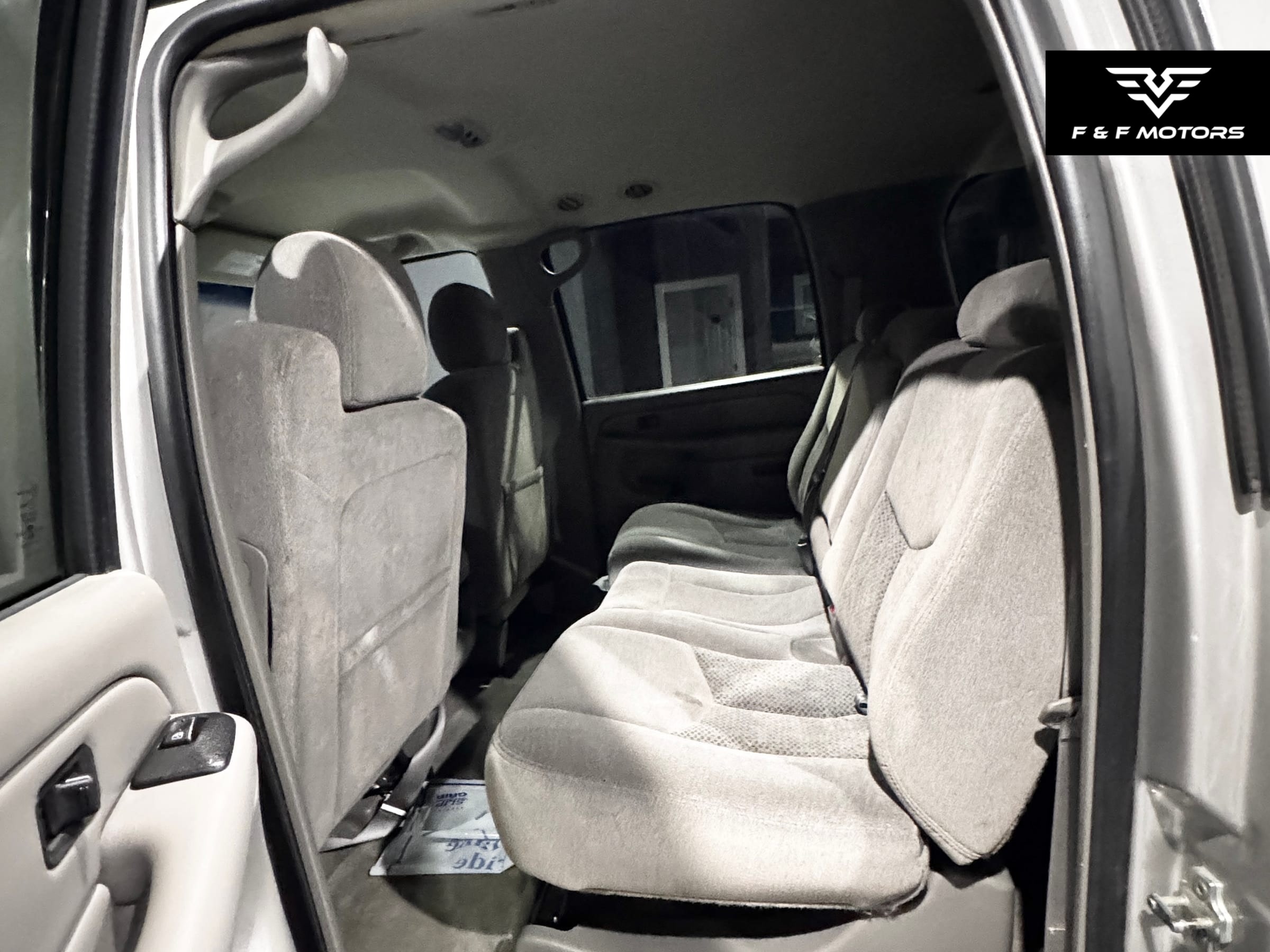 2006 Chevrolet Suburban 1500 LS — Exterior