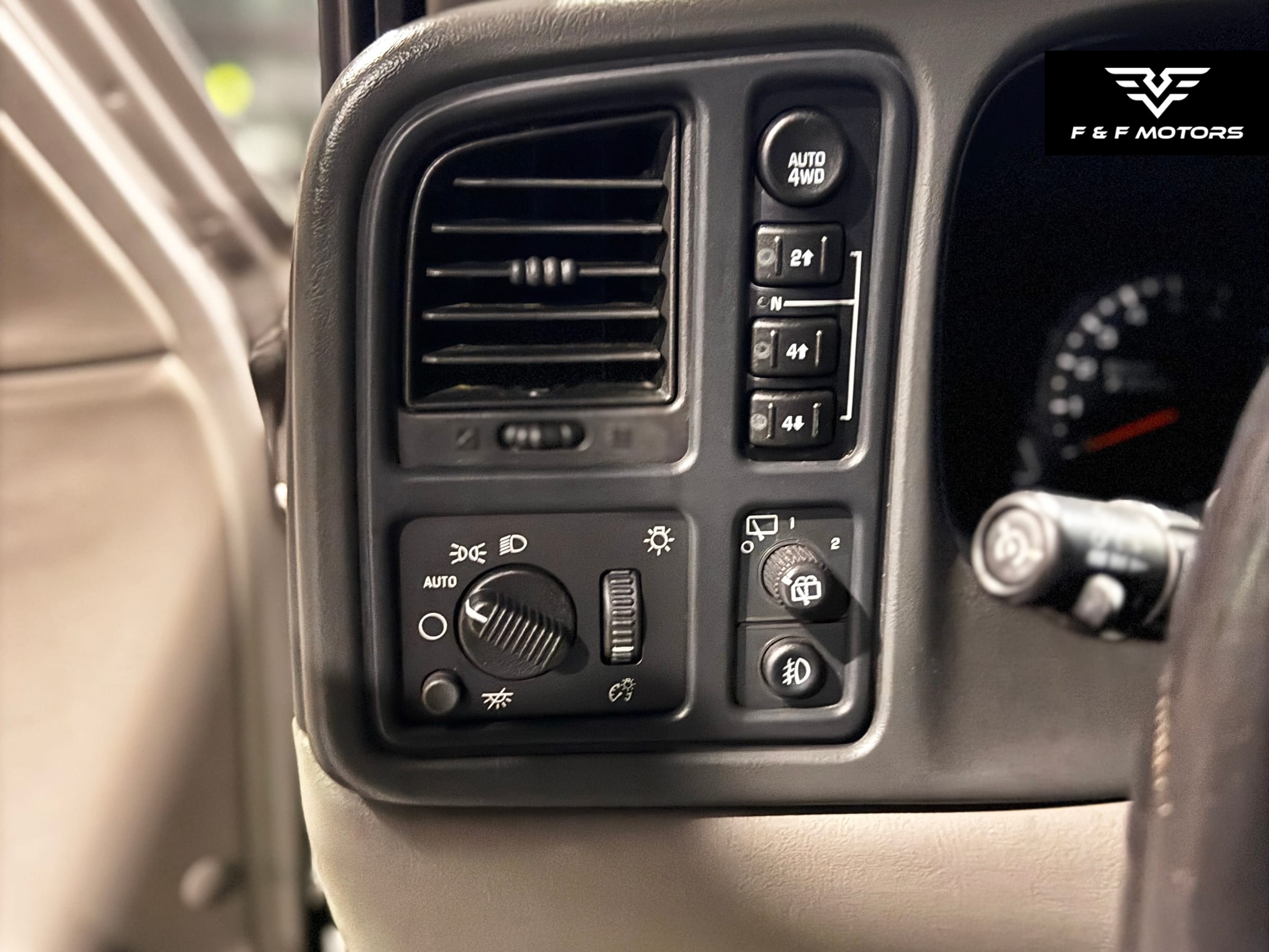 2006 Chevrolet Suburban 1500 LS — Exterior