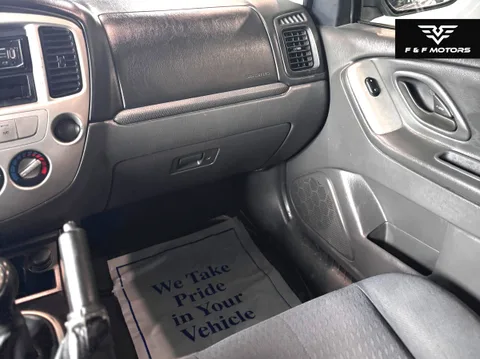 2005 Mazda Tribute I — Interior