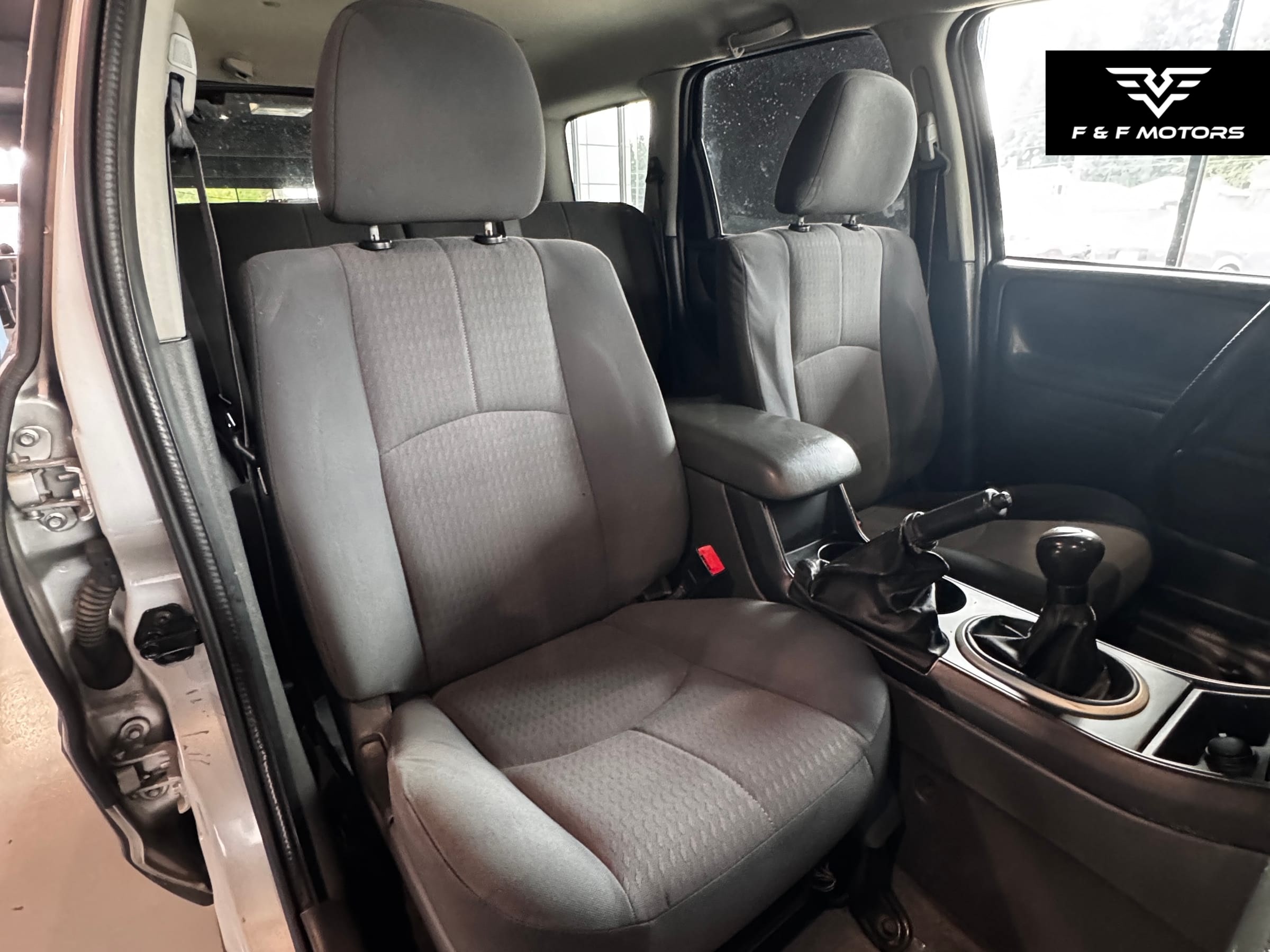 2005 Mazda Tribute I — Interior