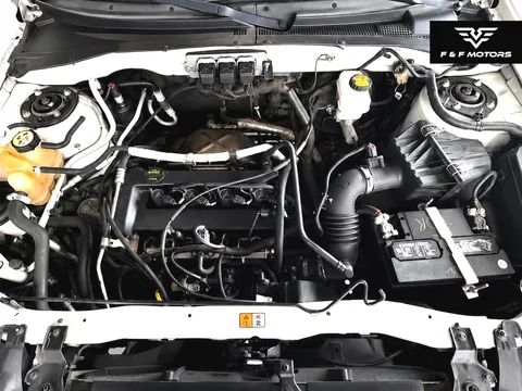 2005 Mazda Tribute I — Engine