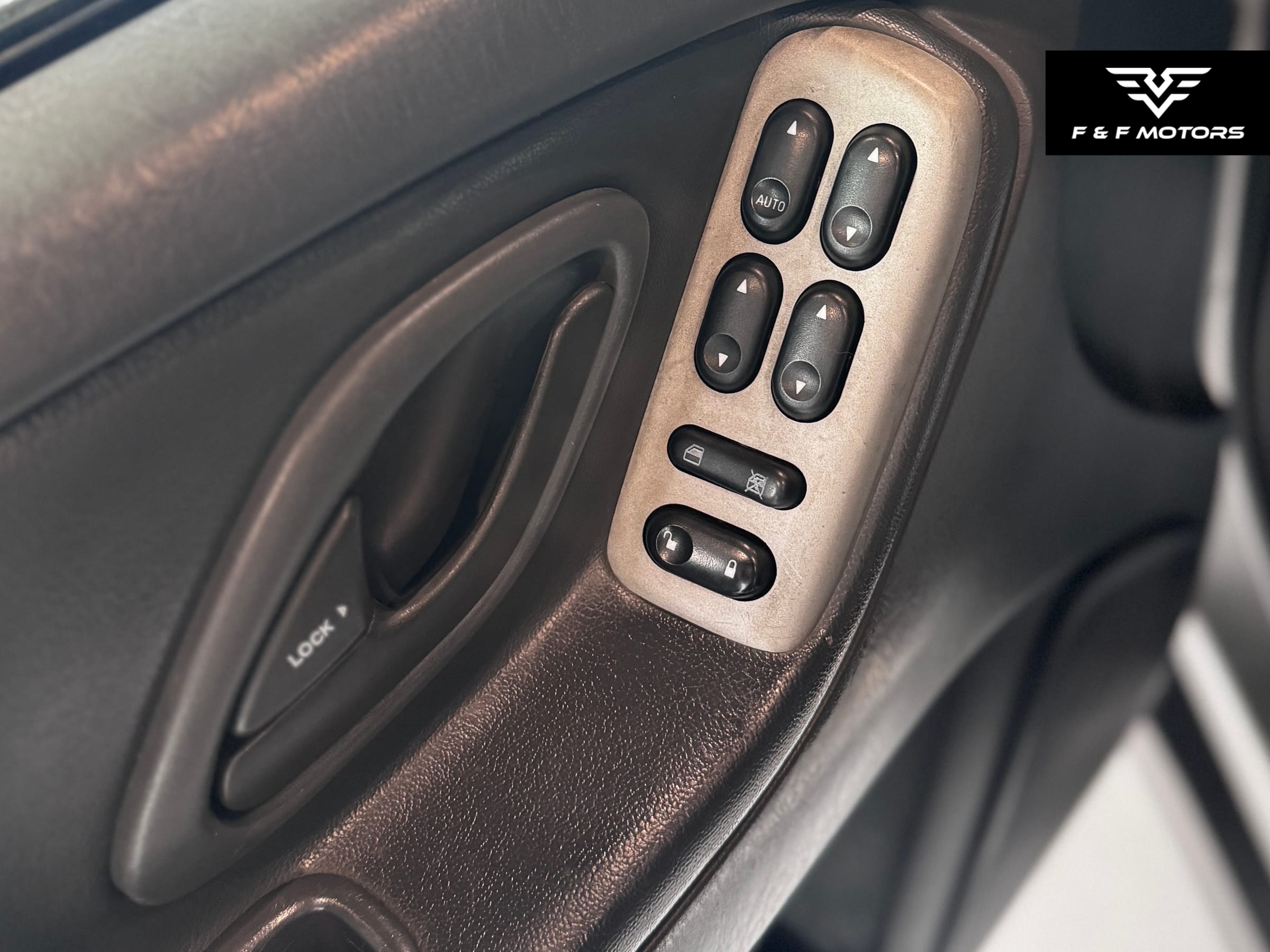 2005 Mazda Tribute I — Interior