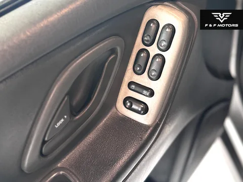 2005 Mazda Tribute I — Interior