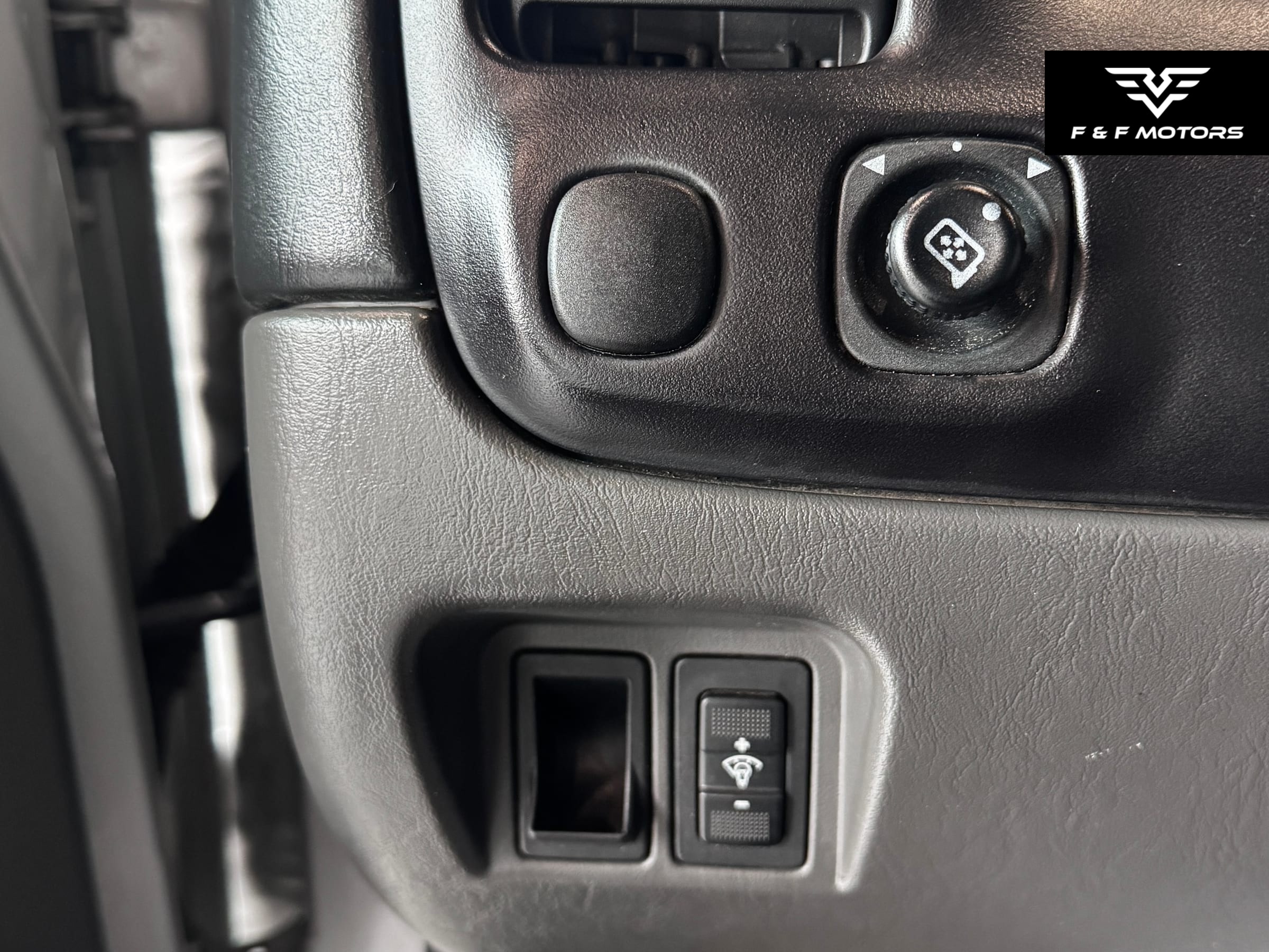 2005 Mazda Tribute I — Interior