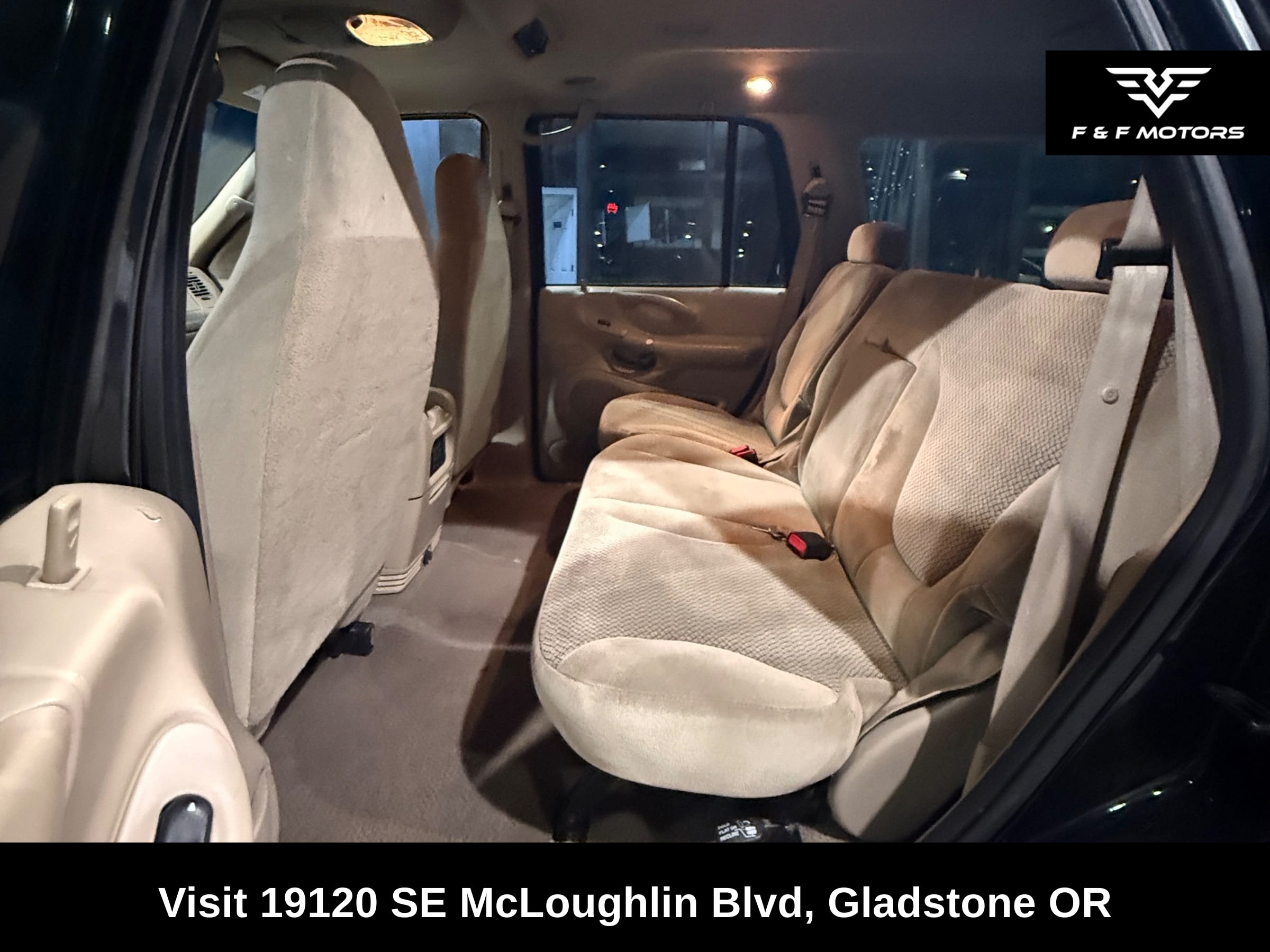 2002 Ford Expedition XLT — Interior